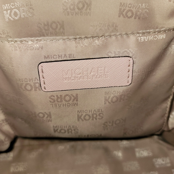 MICHAEL KORS CARRY ALL TOTE - Picture 10 of 12